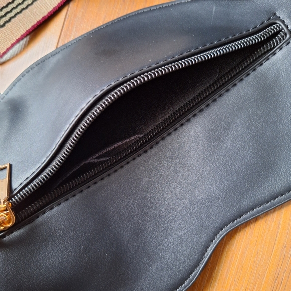 Black Cat-Shaped Cross Body Bag - Picture 5 of 6